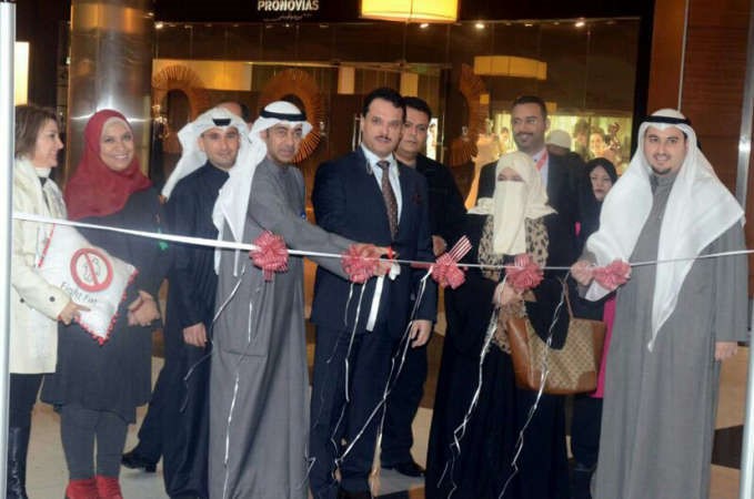 د جمال الحربي يقص شريط افتتاح اجنحة الجهات المشاركة في الحملة 