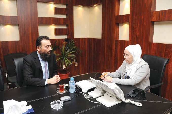 نائل القدومي متحدثا الى الزميلة بشرى شعبان فريال حماد