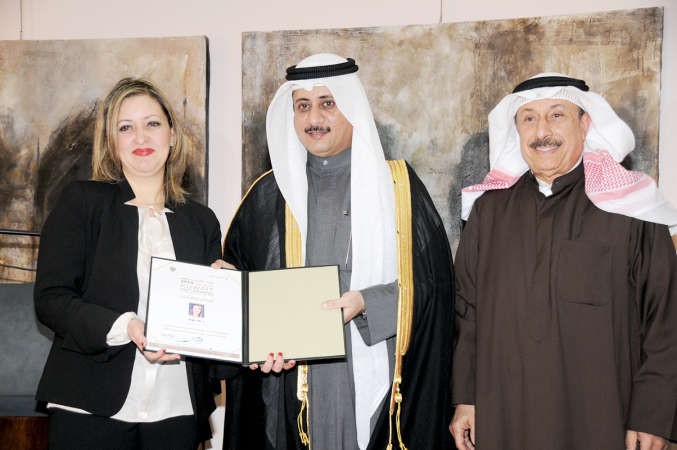 و مكرما دسناء غويلة ويبدو عبدالرسول سلمان 	انور الكندري﻿
