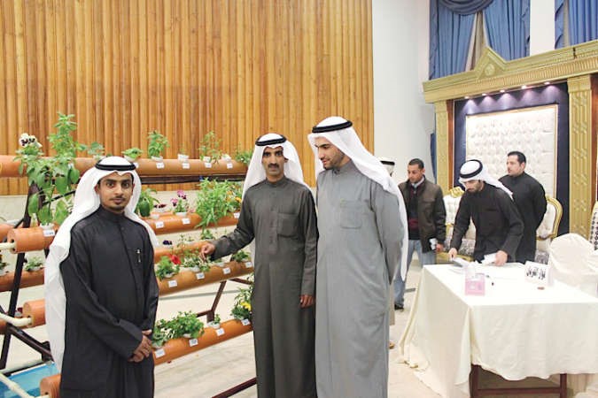 ناصر العازمي وعبدالله الصويلح في شرح عن انموذج للزراعة المائية