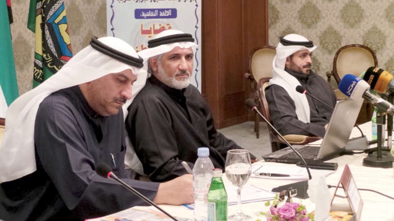 دعبدالله سهر وديعقوب الكندري خلال الحلقة النقاشية