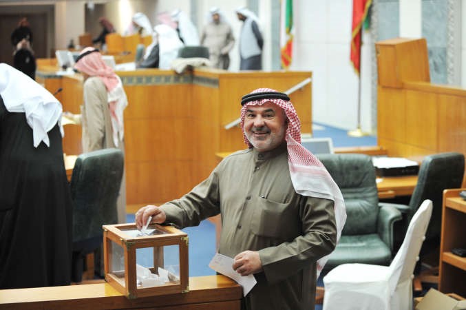 صالح عاشور يصوت بانتخابات اللجان