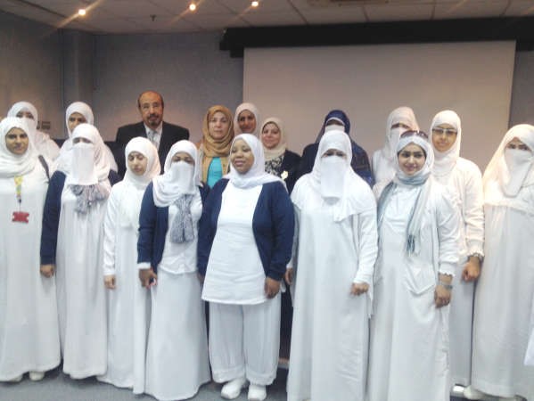 د محمد بركات مع المتدربات 
