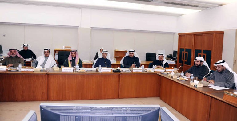 فيصل الدويسان وسعدون حماد وكامل العوضي وحمدان العازمي وعلي الراشد وصالح عاشور يتوسطهم رئيس المجلس مرزوق الغانم ونائبه مبارك الخرينج