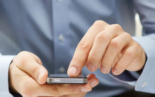 الأمريكيون يفضلون إرسال رسائل نصية ليلًا عن ممارسة العلاقة الحميمية 