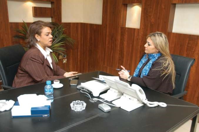 د نرمين الحوطي متحدثة الى الزميلة دانيا شومان ﻿