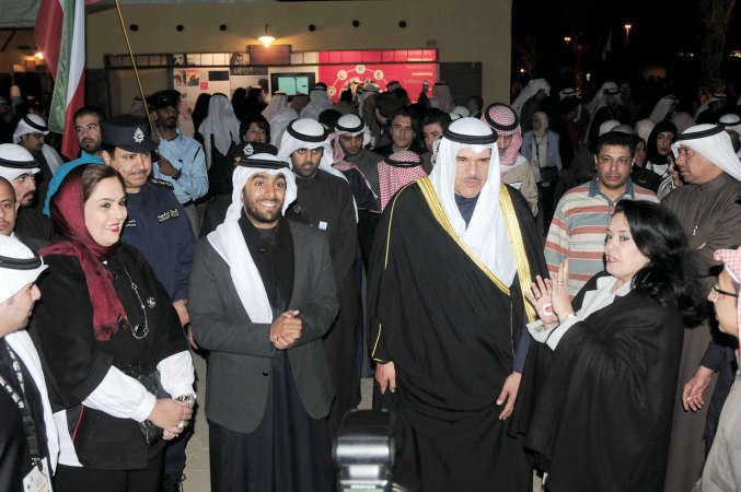 حديث بين وزير الاعلام الشيخ سلمان الحمود وفاطمة الامير وضاري الوزان﻿