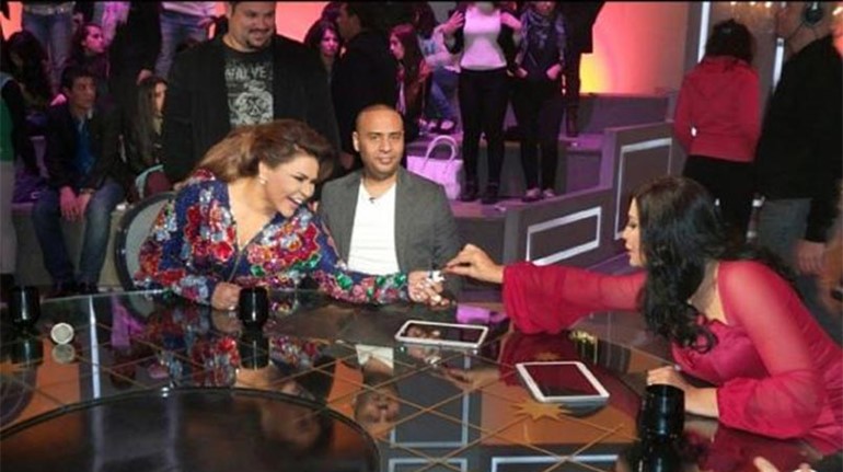 بالصور.. شاهد أحلام في اطلالة مزركشة الألوان 