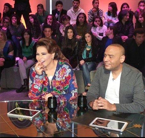 بالصور.. شاهد أحلام في اطلالة مزركشة الألوان 