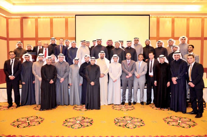 لقطة جماعية للموظفين المكرمين﻿