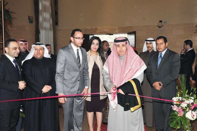 عبدالعزيز الخالدي خلال قص شريط الافتتاح 	متين غوزال﻿