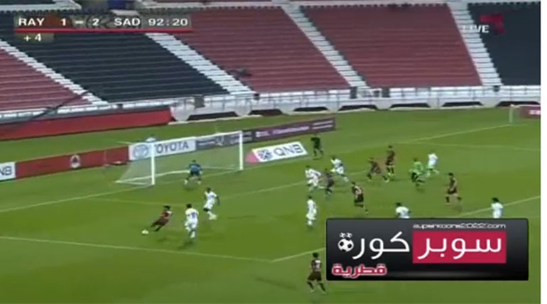 بالفيديو.. حارس الريان القطري رفض العودة للمرمى الا بعد ما سجل هدفاً