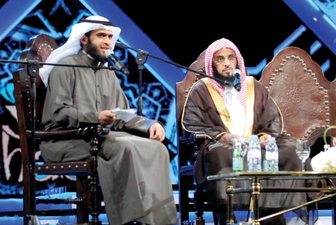 الشيخ د عائض القرني خلال الامسية الدينية﻿