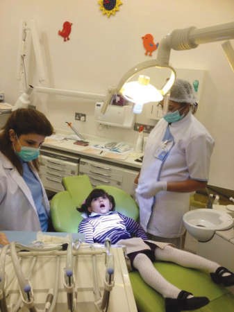 فحص الاسنان