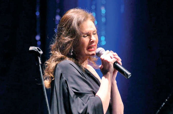 يسرا تغني﻿
