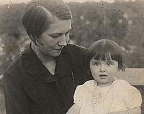 صورة نادرة لفنانات الزمن الجميل أيام الطفولة