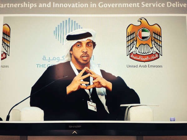 الشيخ منصور بن زايد متحدثا 