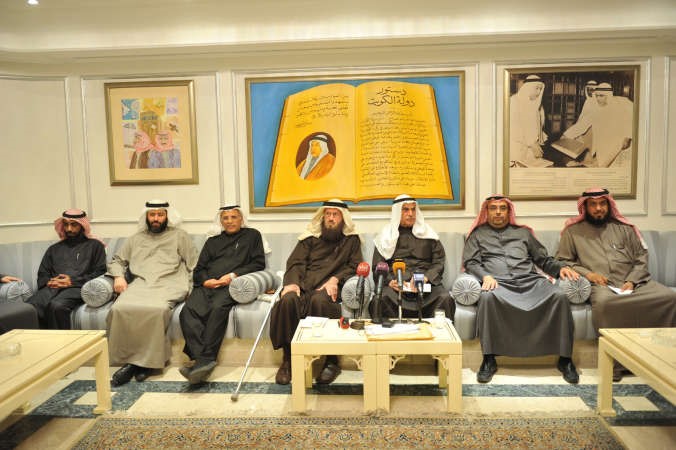 احمد السعدون وخالد السلطان يتوسطان فلاح الصواغ وعبدالرحمن العنجري ومحمد الخليفة وفيصل المسلم ود عبيد الوسمي متين غوزال