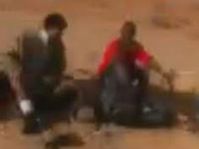 بالفيديو.. شباب سعوديون يحرضون السائق على القيادة بسرعة فتنقلب بهم السيارة