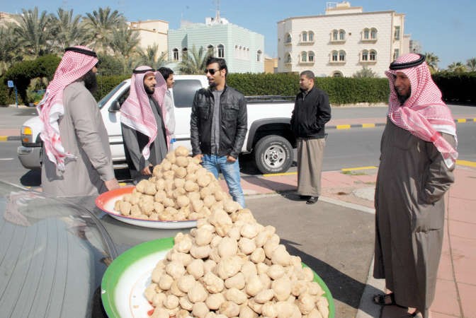 فقع يباع على الطرقات