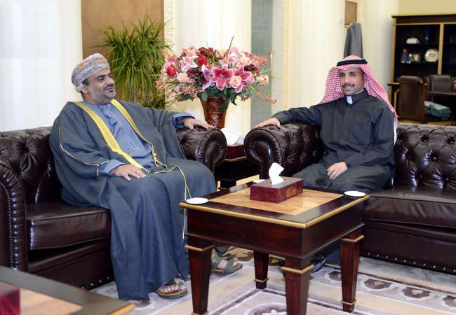 رئيس مجلس الامة مرزوق الغانم خلال استقباله السفير العماني 