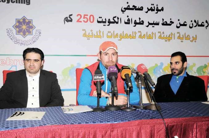 ناصر العوض ومازن حسين وانس حميداني يتحدثون لوسائل الاعلام﻿