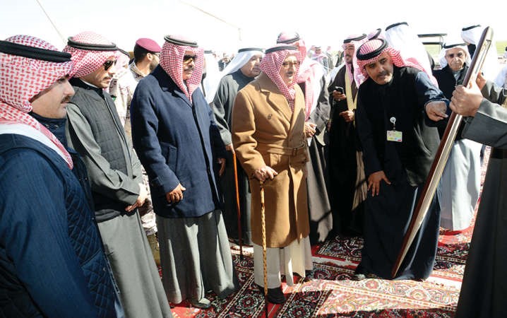 صاحب السمو الامير يستمع لشرح من د صلاح المضحي حول المحمية﻿