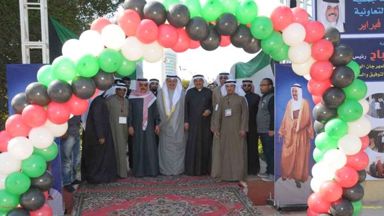 الكندري والعوضي لدى افتتاح المهرجان﻿