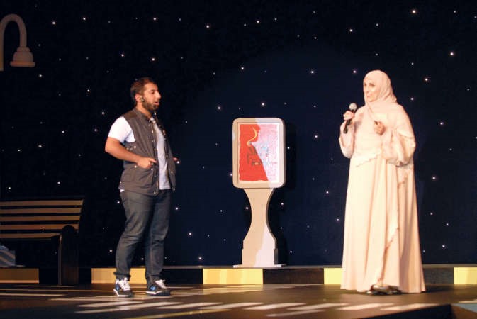 تسنيم المذكور ويوسف الهاجري خلال الفعالية﻿