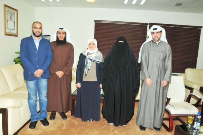 هند الصبيح خلال استقبالها وفد جمعية حقوق الانسان الكويتية