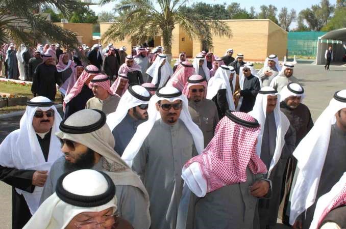 حضور كبير من وجهاء الكويت وشيوخ القبائل في عزايز