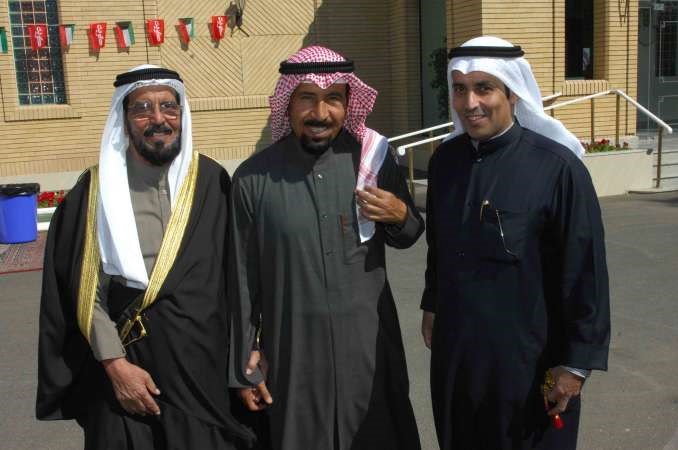الشيخ علي الجابر مع عوض المسيلم ونجله بدر