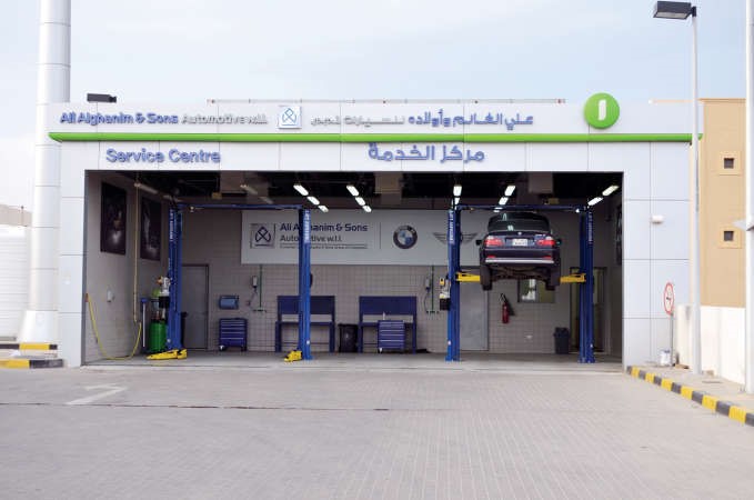 مركز خدمة السيارات في محطة مبارك العبد الله