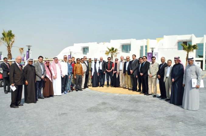  جانب من زيارة الديبلوماسيين الى درة البحرين 