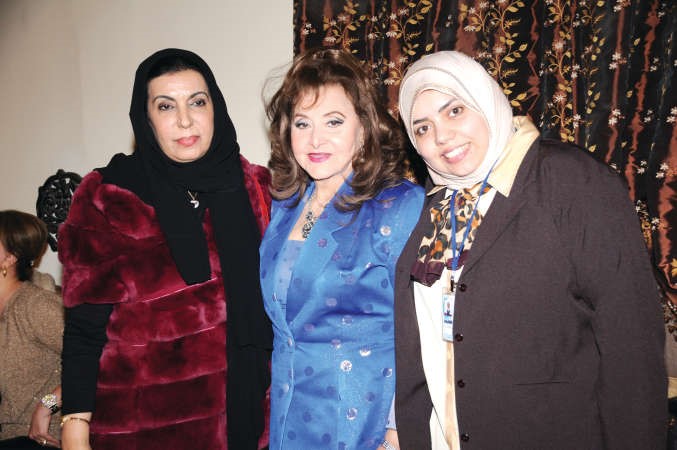 ليلى طاهر متوسطة حرم الشيخ علي الصباح والزميلة اميرة عزام
