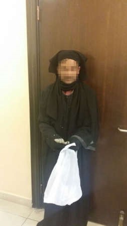  وبعد رفعه النقاب﻿