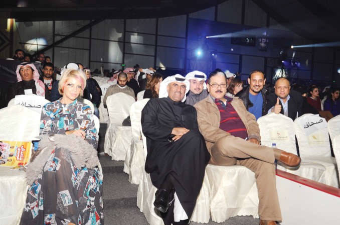 الزملاء الصحافيون في متابعتهم للحفل ﻿