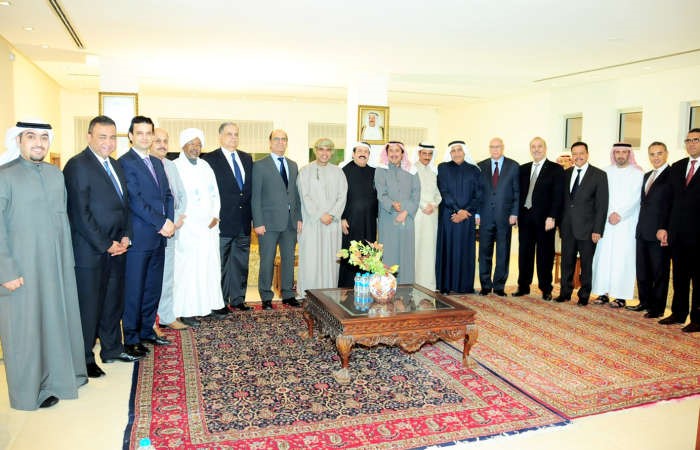 الشيخ عزام الصباح خلال استقباله عددا من السفراء العرب لدى مملكة البحرين 