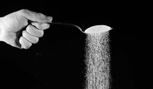 لا تصدقوا كل ما تسمعونه.. إليكم الحقيقة البيضاء للسكر