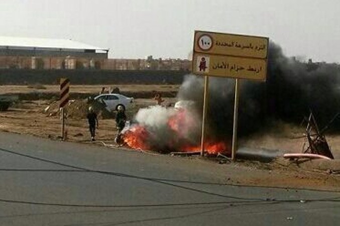بالفيديو.. شجاعة شاب تنقذ سعوديين من الإحتراق داخل سيارة سقط عليها عمود كهرباء