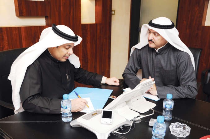 الصانع يرد على استفسارات القراء بمتابعة من سكرتير تحرير الشؤون البرلمانية الزميل حسين الرمضان
