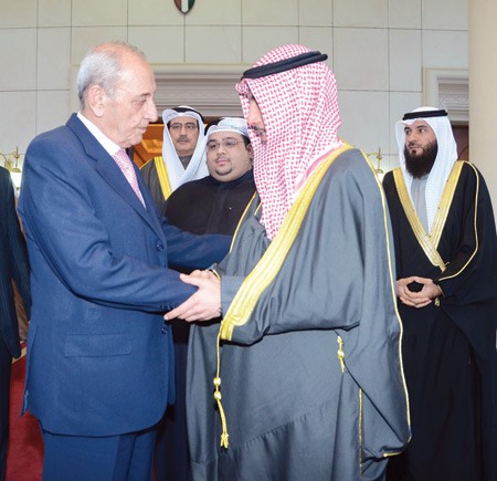 رئيس مجلس الامة مرزوق الغانم مرحبا برئيس مجلس النواب اللبناني نبيه بري لدى وصوله الى البلاد مساء امس