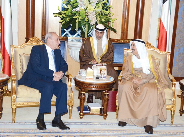 صاحب السمو الامير الشيخ صباح الاحمد اثناء استقباله رئيس مجلس النواب اللبناني نبيه بري