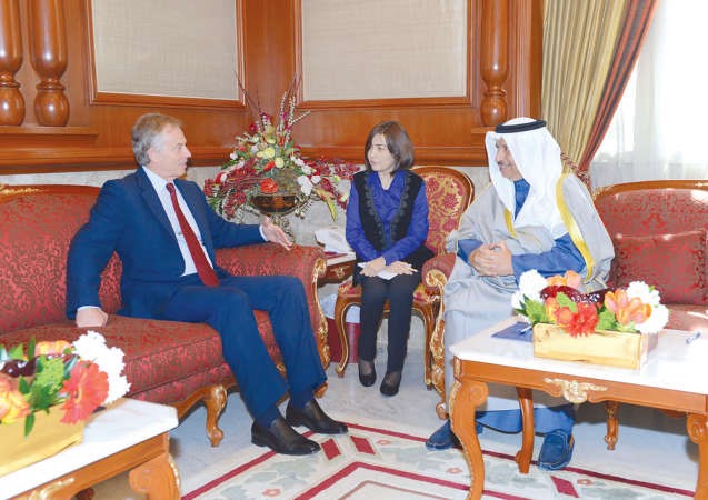 سمو رئيس الوزراء الشيخ جار المبارك مستقبلا توني بلير ﻿