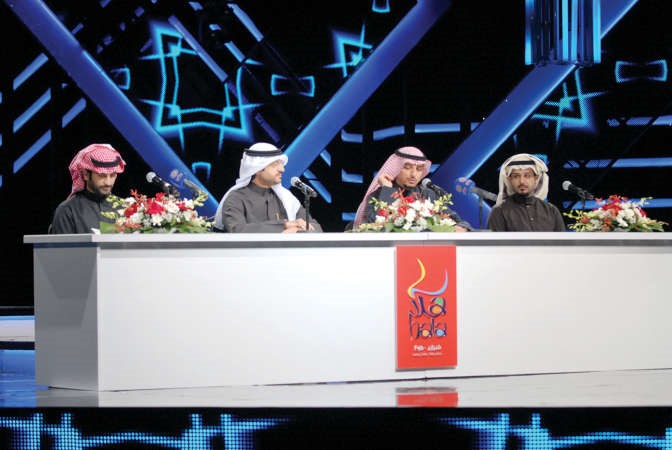 الشعراء سعد علوش ومحمد الجارالله وثامر شبيب مع الاعلامي بركات الوقيان خلال الامسية الشعرية﻿