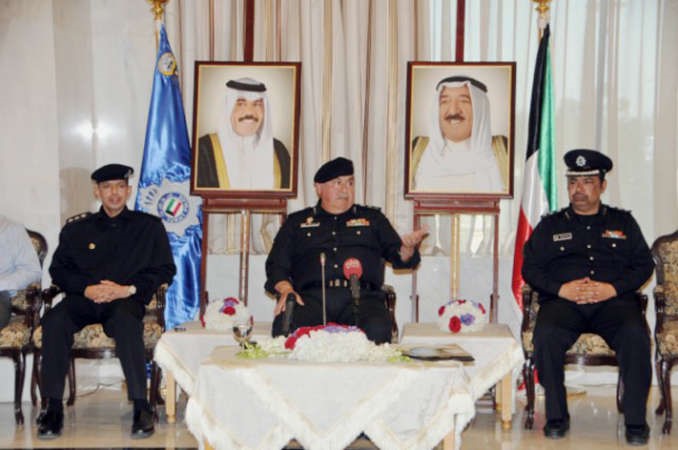 الفهد متوسطا العقيد عماد الملا والعقيد عادل الحشاش﻿