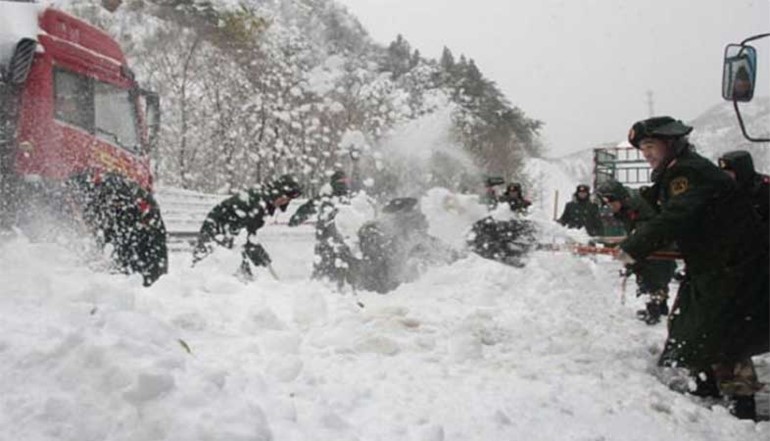 العاصفة الثلجية في اليابان تودي بحياة 19 شخصاً خلال ثلاثة أيام