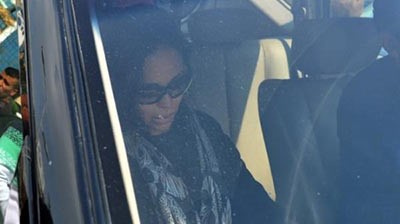 بالفيديو والصور... إنهيار داليا البحيري في جنازة طليقها