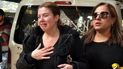 بالفيديو والصور... إنهيار داليا البحيري في جنازة طليقها