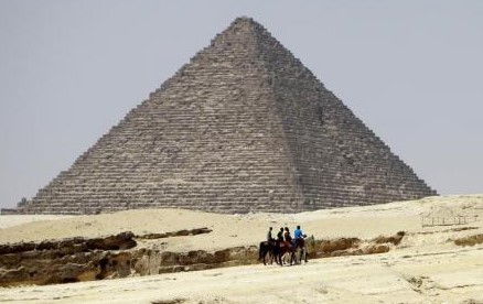 حساب على تويتر: أنصار بيت المقدس تمهل السياح في مصر لمغادرة البلاد